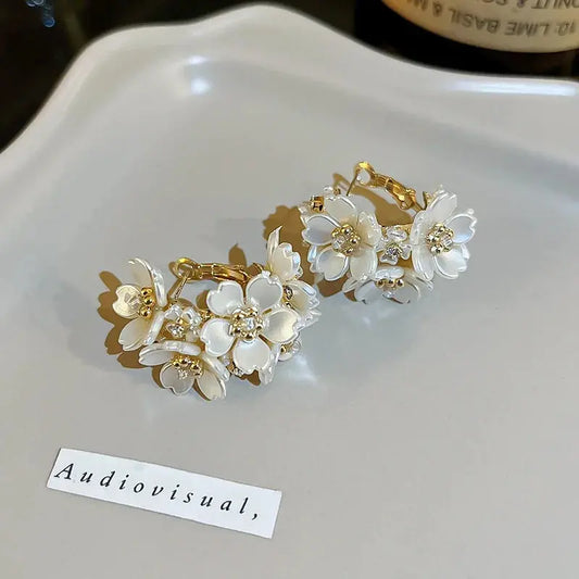 KOREAN - NEW EXQUISITE FLOWER SPLICING EARRINGS TEMPERAMENT - SIMPLE FASHION VERSATILE EARRINGS