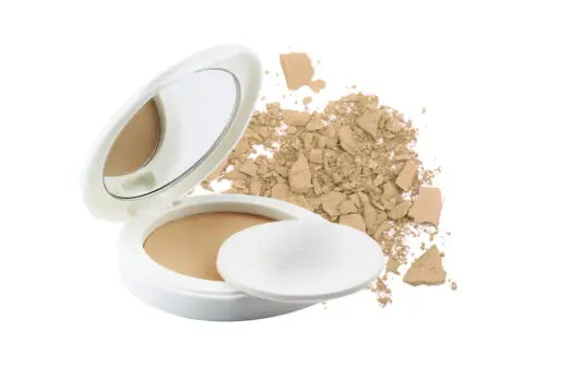 LAKMÉ Perfect Radiance Compact Powder, Ivory Fair 01, 8 Gm Compact Powder With Spf 23 Soothing And Moisturising Compact Smooth Matte Finish