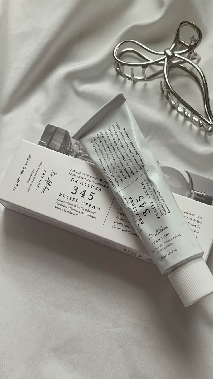 Gentle Vegan Skincare Cream Featuring Hyaluronic Acid & Rose Scent