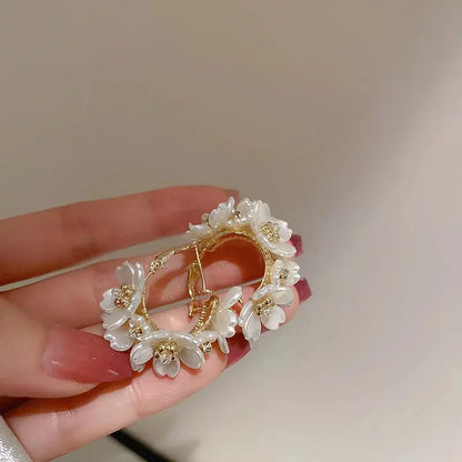 KOREAN - NEW EXQUISITE FLOWER SPLICING EARRINGS TEMPERAMENT - SIMPLE FASHION VERSATILE EARRINGS