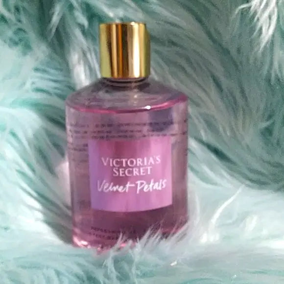 Victoria's Secret Velvet Petals Refreshing Gel Body Wash, 300ml